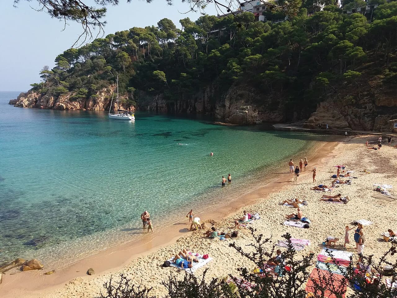 Aiguablava Beach, Costa Brava: Sand, Access and Facilities