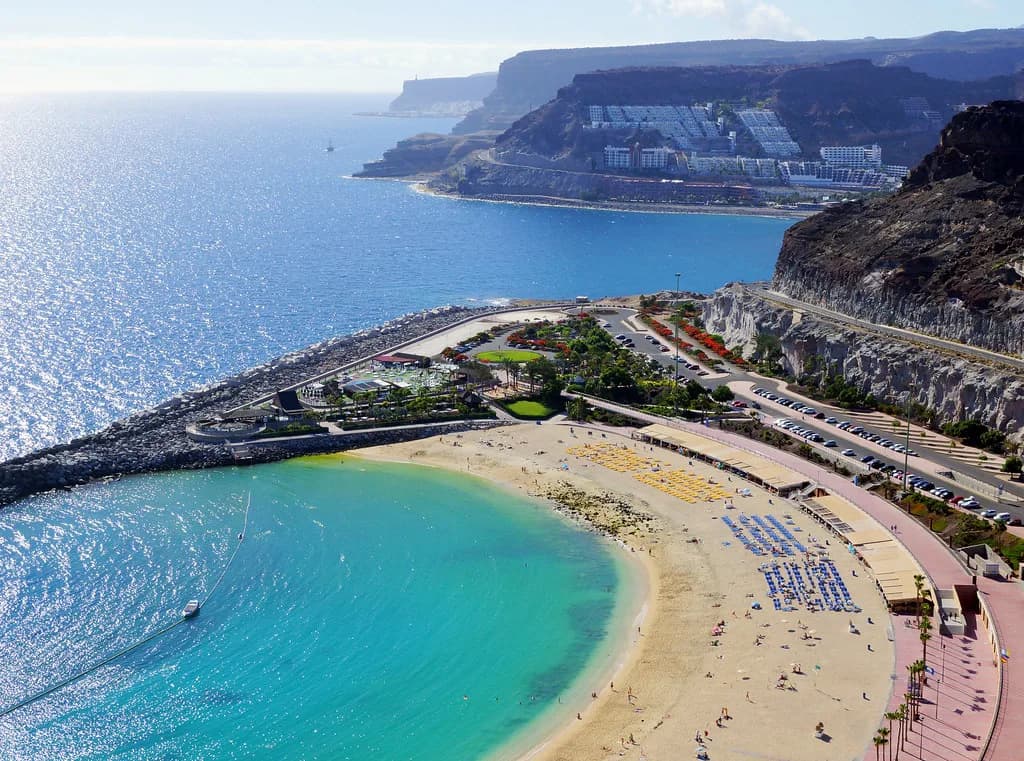 Amadores Beach, Gran Canaria: Sand, Access and When to Go