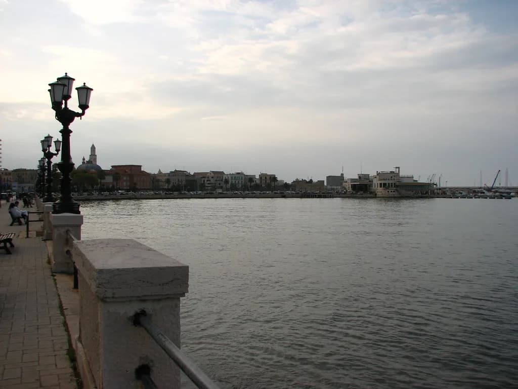 Bari Beaches: Sand, Coves and Rocky Spots Near the City