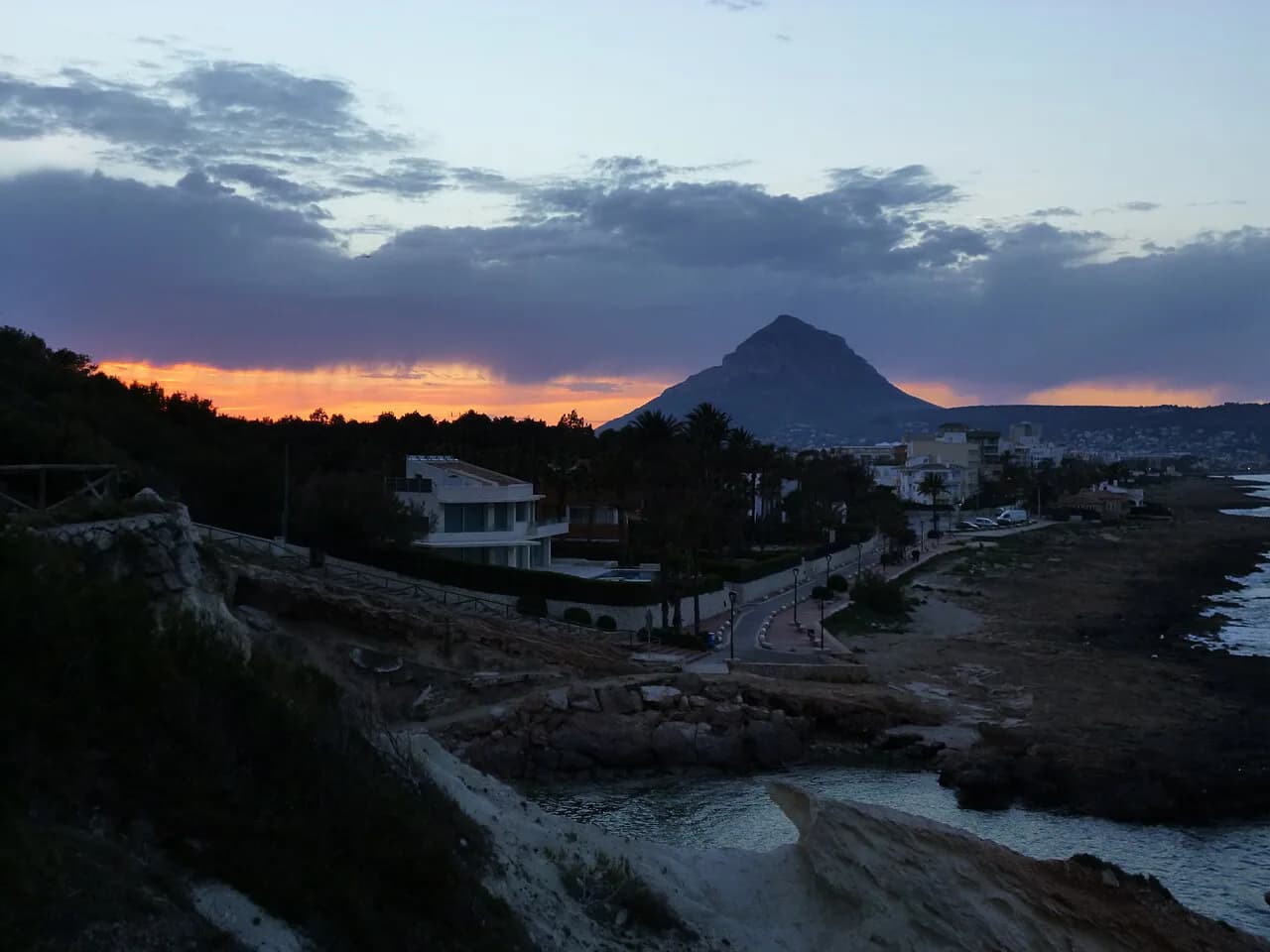 Cala Blanca, Jávea: A Small Cove Guide for Beach Days
