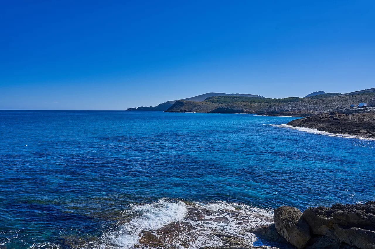 Cala Estreta, Costa Brava: A Walk-In Cove Near Palamós