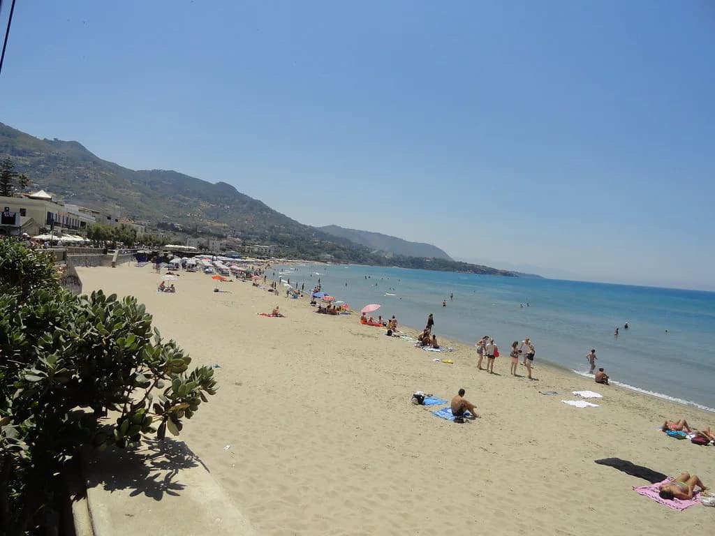 Cefalù Beaches: Town Sand vs Hidden Coves and Alternatives