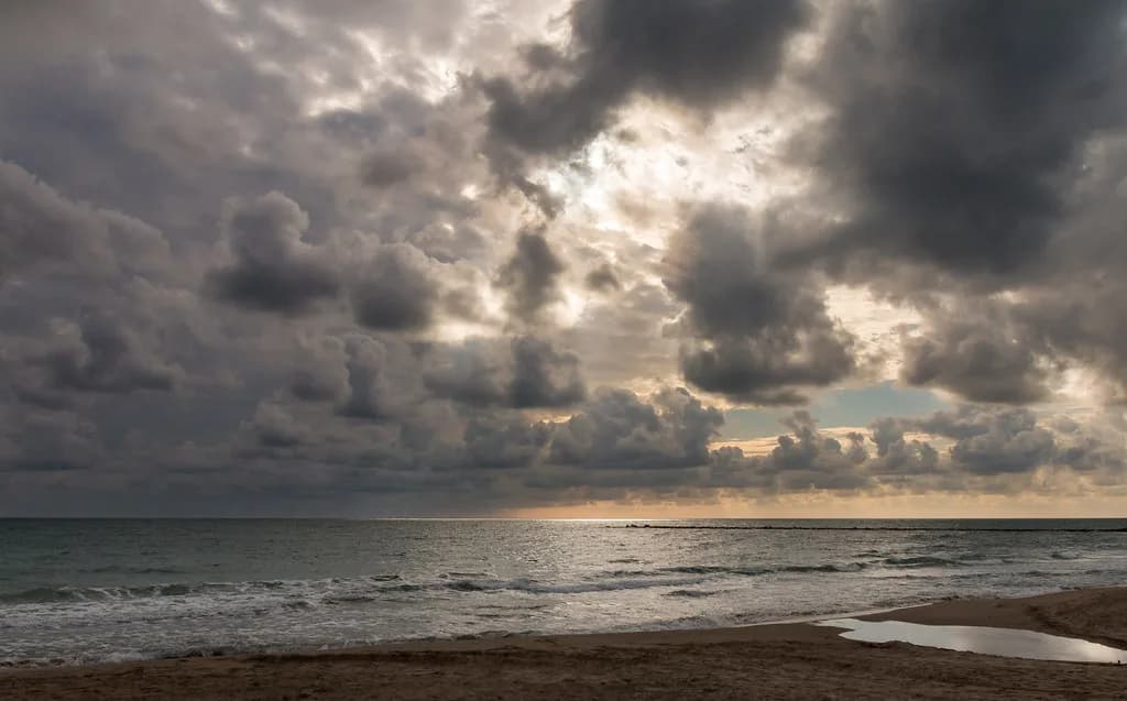 El Campello Beach, Costa Blanca: A Practical Beach Day Guide