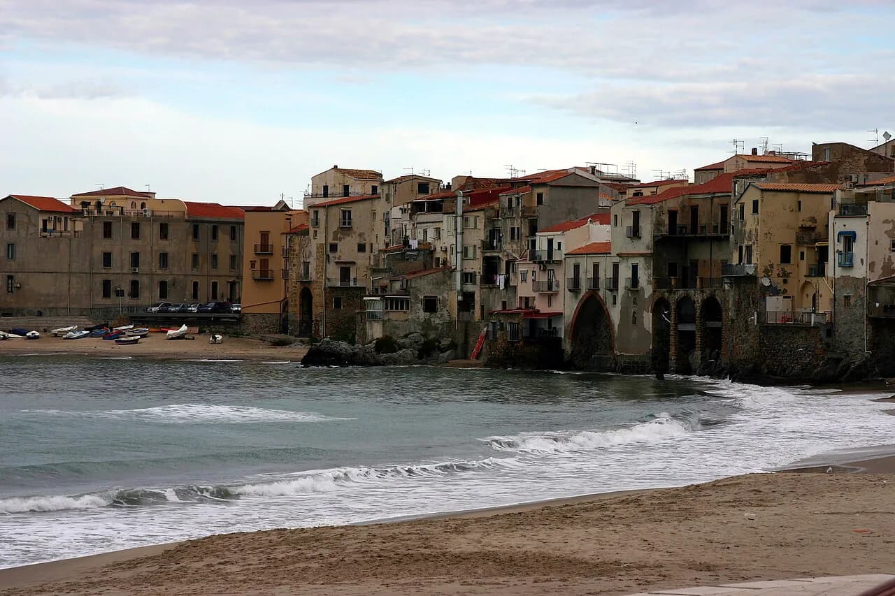 Kalura Beach, Cefalù: A Rocky Cove Guide for Swimmers