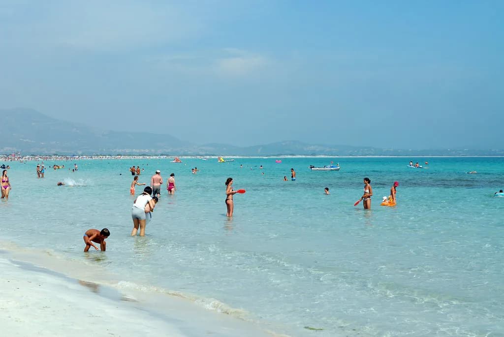 La Cinta Beach, San Teodoro: Sand, Access and When to Go