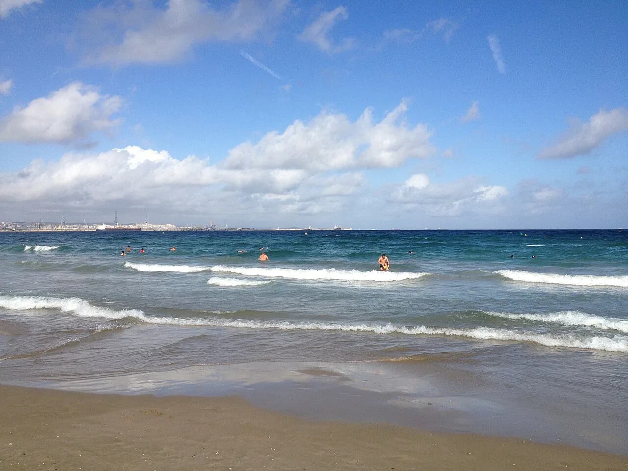 La Pineda Beach, Costa Daurada: Sand, Sea and Getting There
