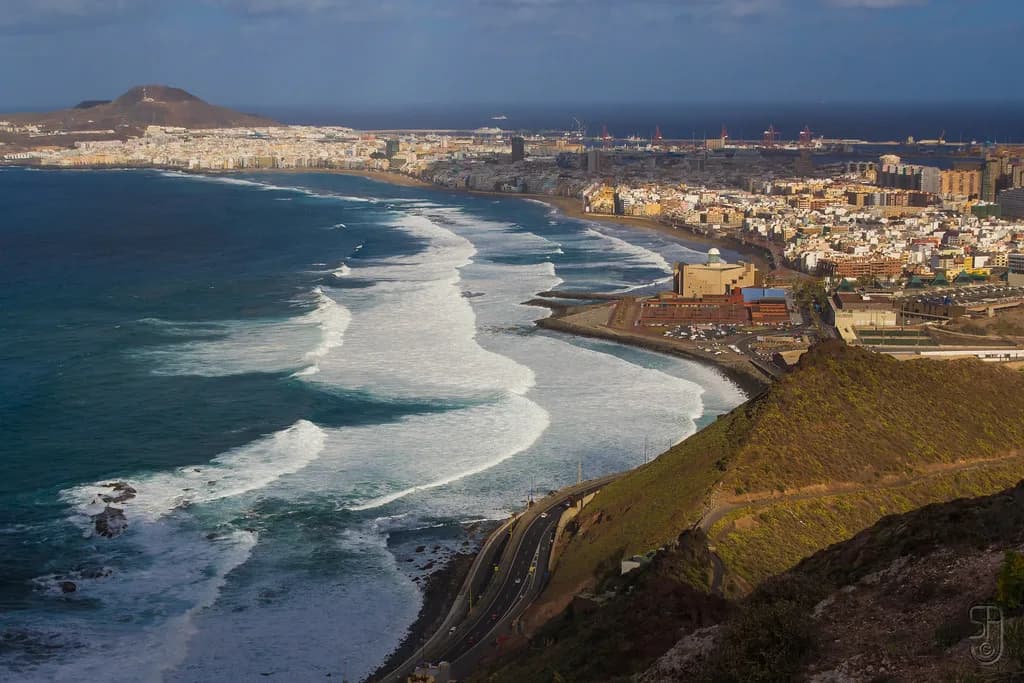 Las Canteras Beach, Gran Canaria: Sand, Swimming and Access