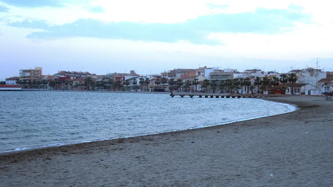 Los Alcázares Beach Guide: Sand, Access and Mar Menor Swimming