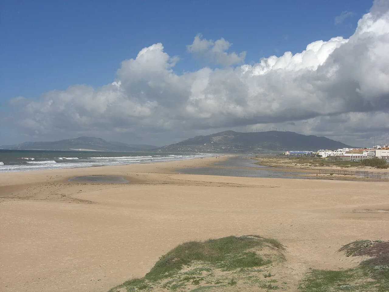 Los Lances Beach, Tarifa: Sand, Wind, Access and Facilities