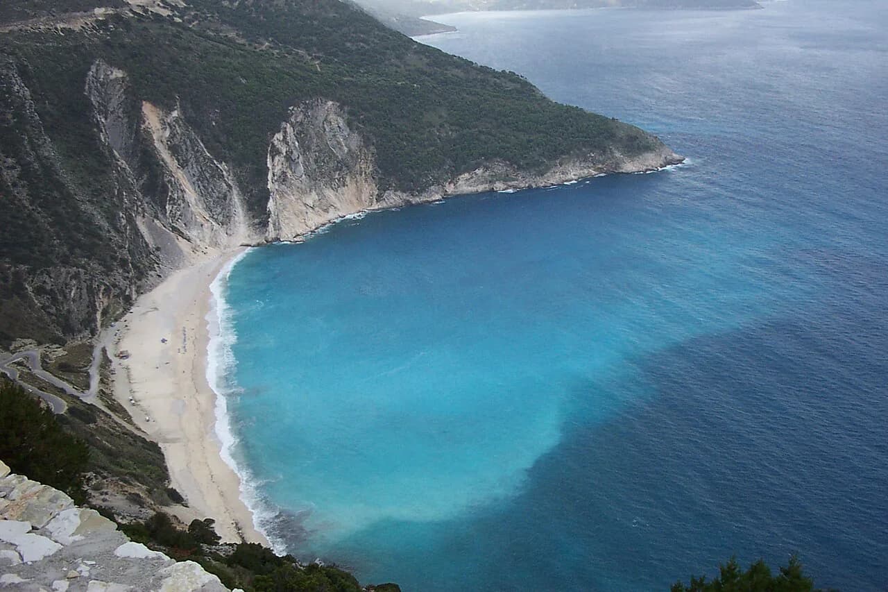 Lourdas Beach, Kefalonia: Sand, Access and When to Go