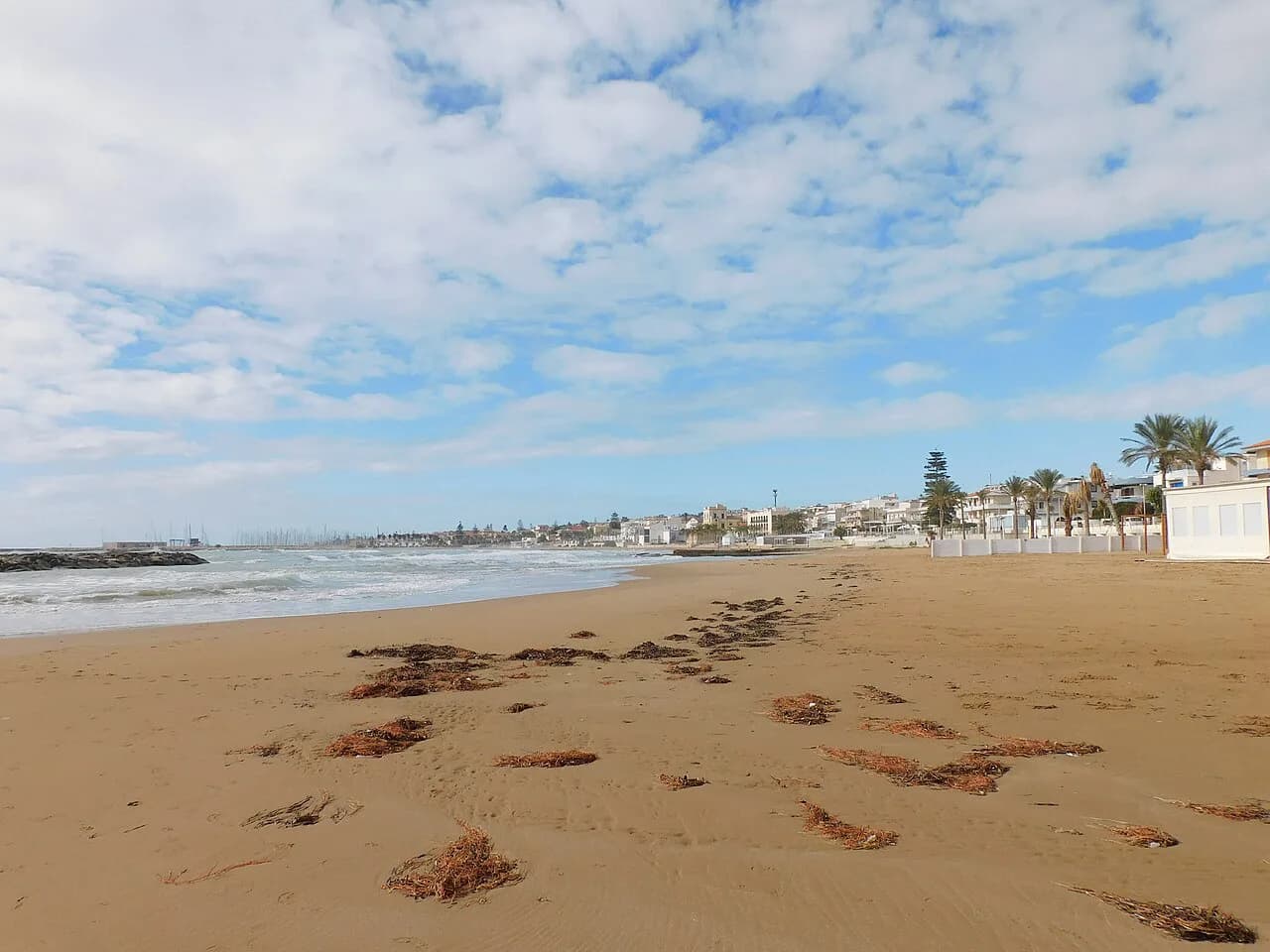 Marina di Ragusa Beach: Sand, Facilities and Getting There