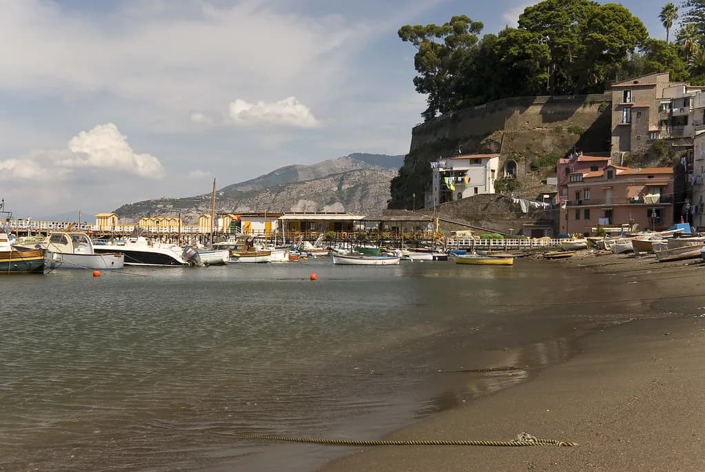 Marina Grande Sorrento: Beach or Harbour Guide