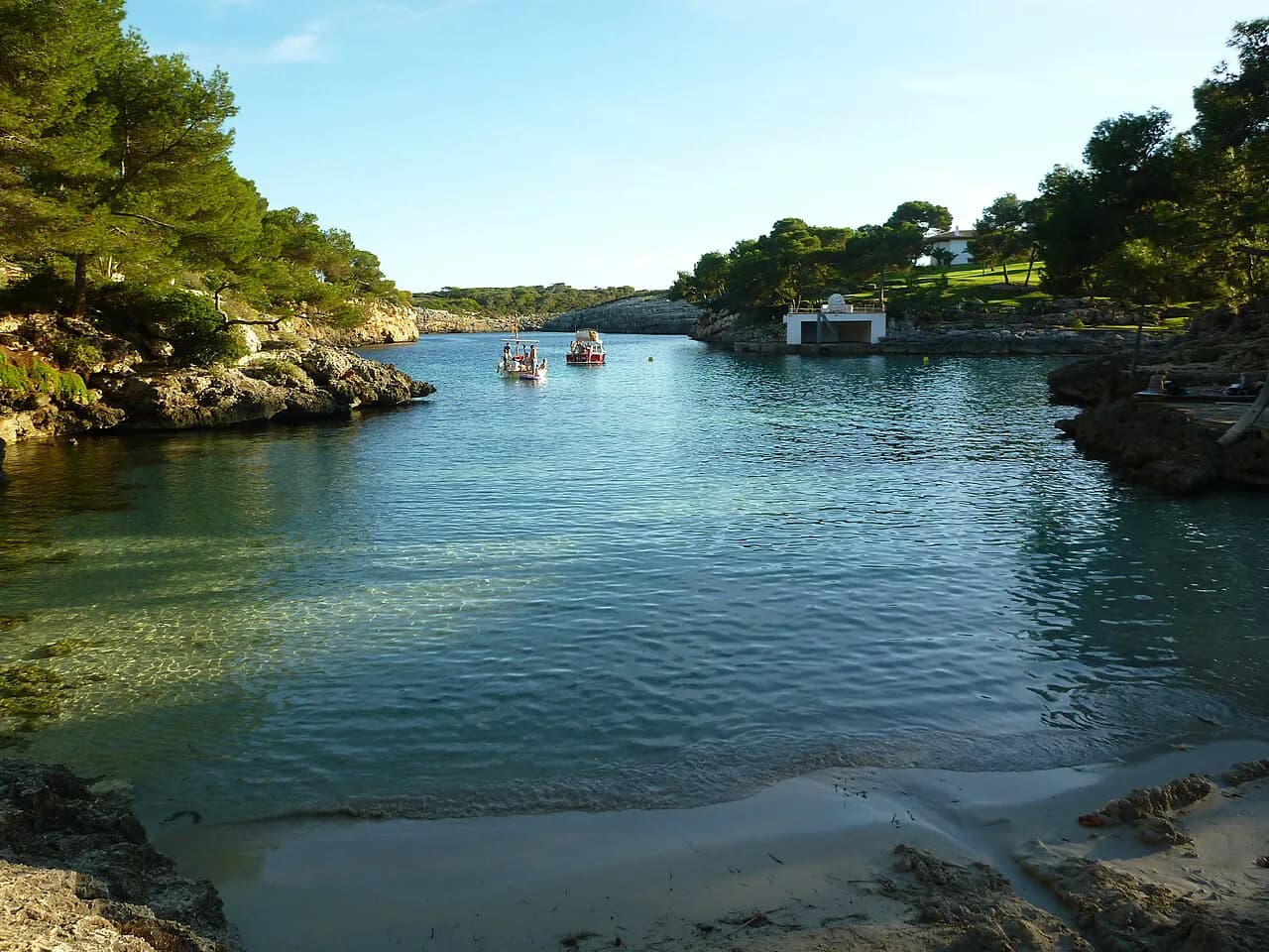 Menorca Sea Temperature by Month: When the Water Is Warm