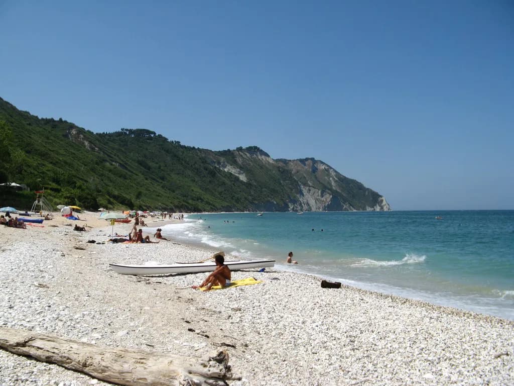 Mezzavalle Beach, Ancona: Shingle Cove Access Guide