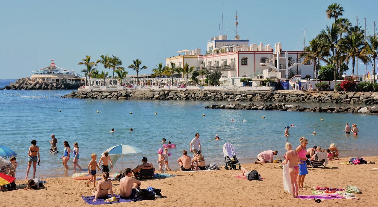 Playa de Mogán, Gran Canaria: Where to Stay, Eat and Swim