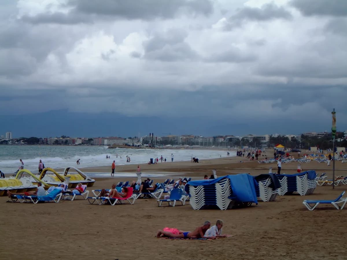 Salou Beaches: Where to Swim, Sunbathe and Walk