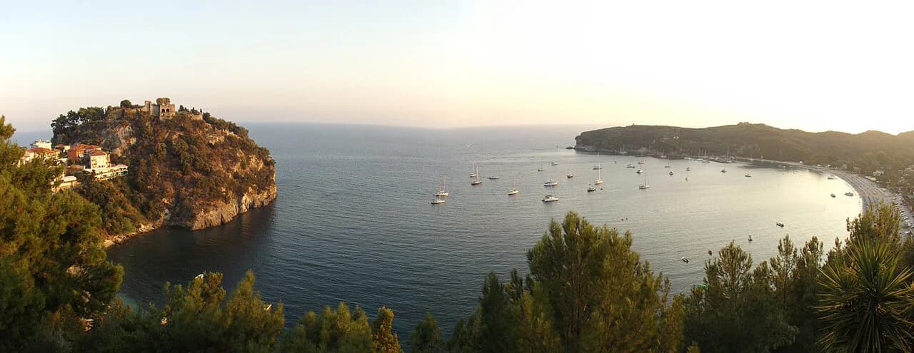 Sarakiniko Beach, Parga: A Small Ionian Cove Worth the Walk