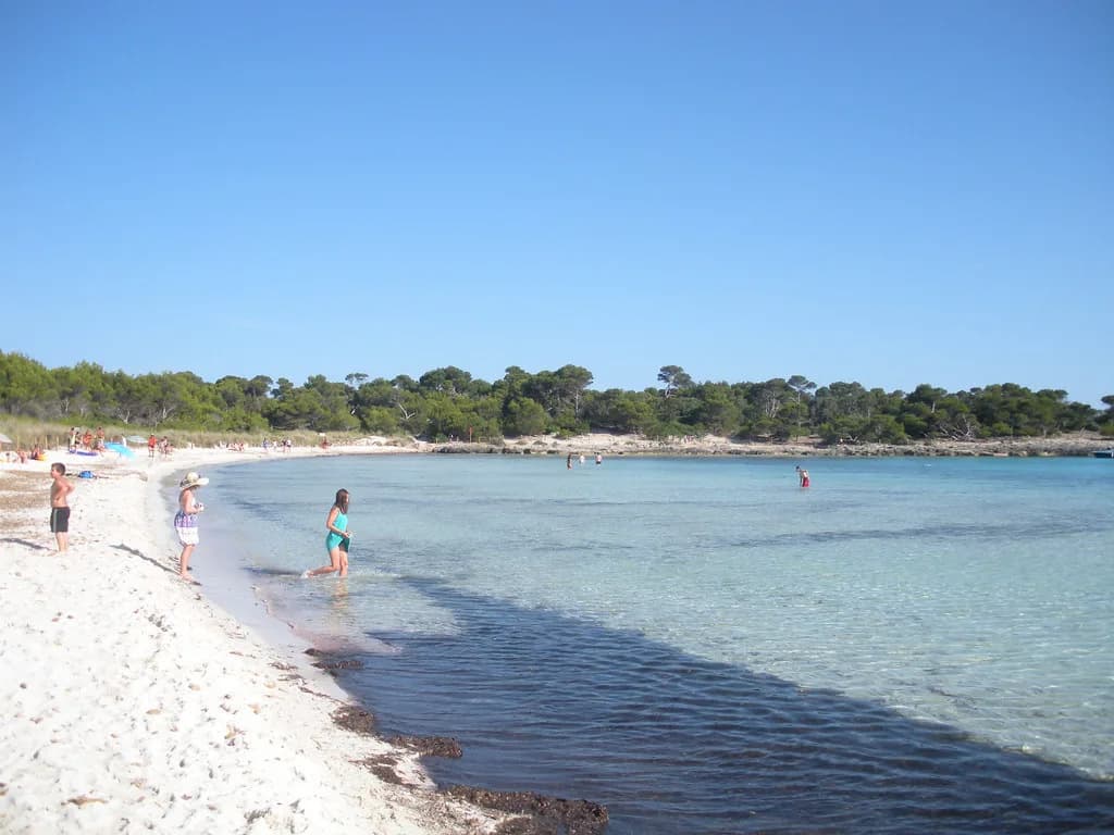 Son Saura Beach, Menorca: Sand, Parking and Getting There