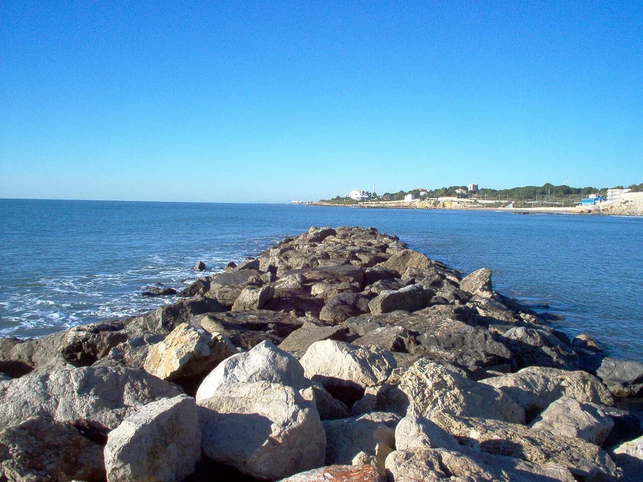 Vilanova i la Geltrú Beaches: A Practical Guide to the Garraf Coast