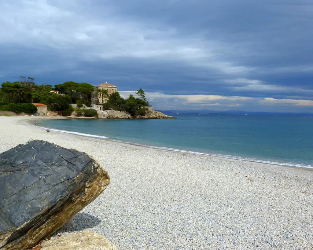 Elba Beaches: Where to Swim, Stay and Find Space