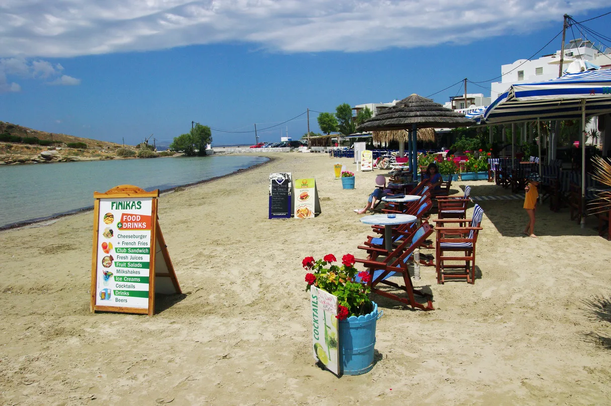 GR-naxos-chora-ag-giorgios-beach
