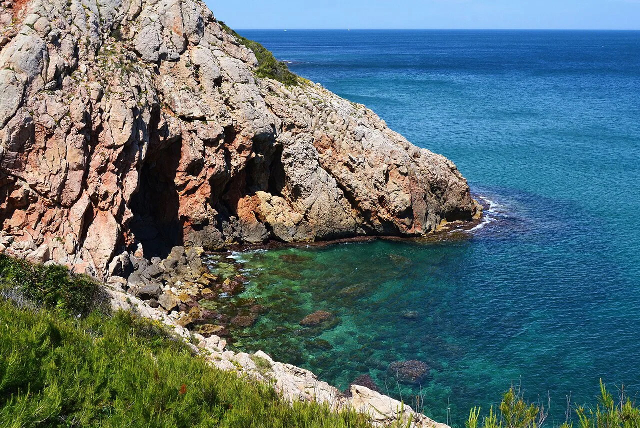 Dénia, cala sota la torre del Gerro