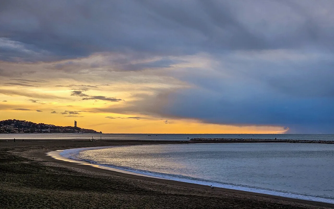 A chilly morning at Playa La Caleta, Málaga