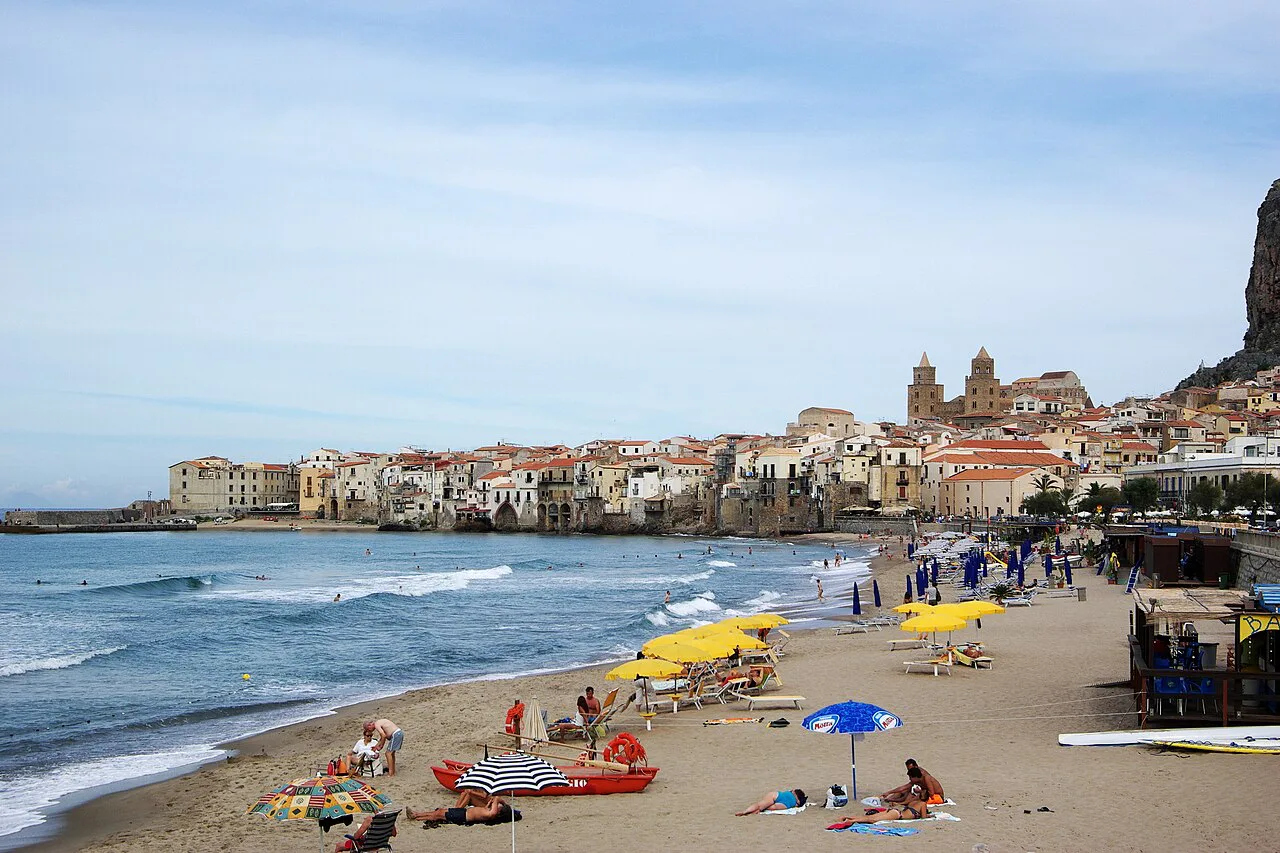 Cefalu Beach BW 15