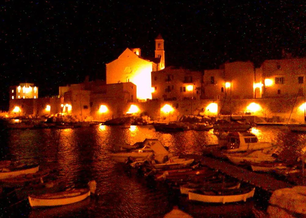 Giovinazzo (BA) di notte, Bari