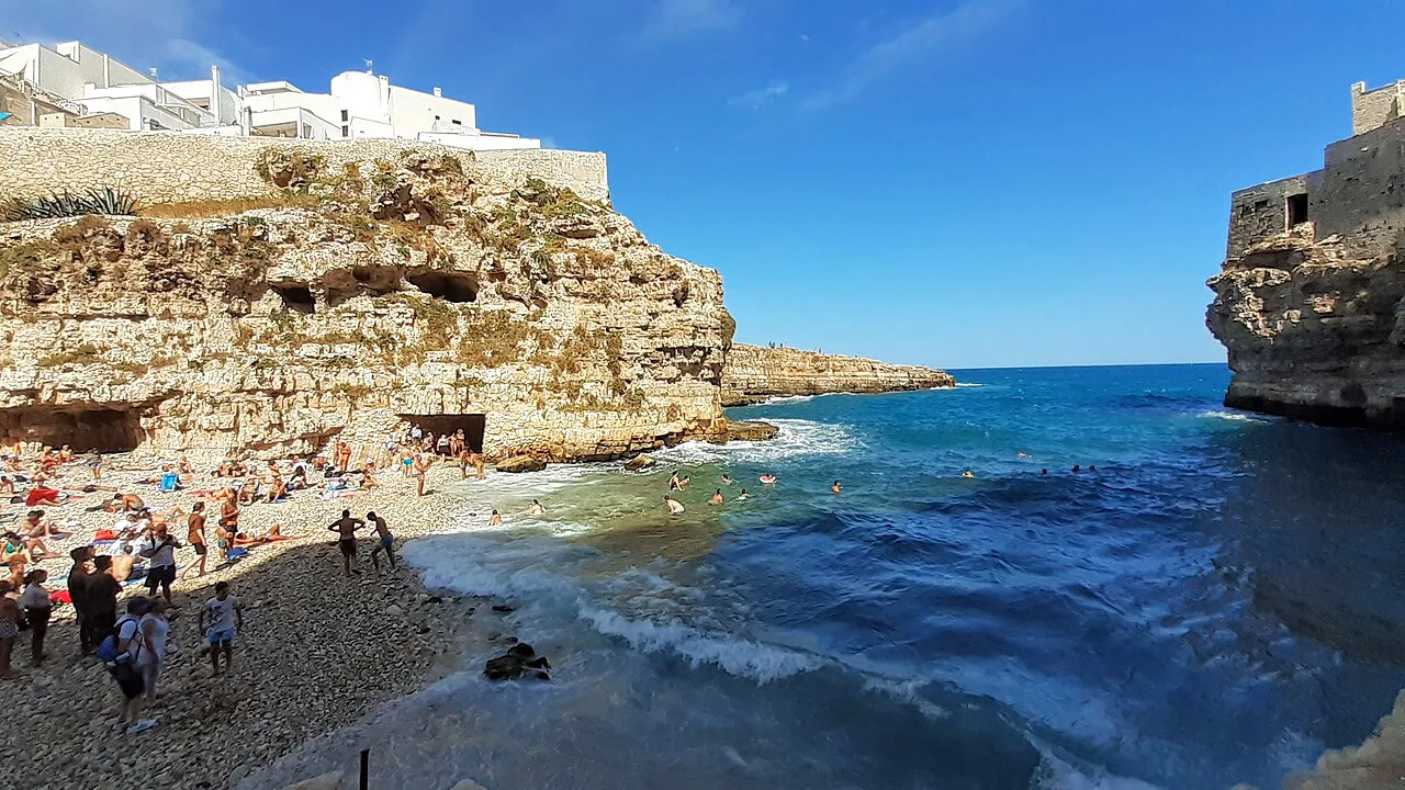 Polignano a Mare - spiaggia di lama Monachile, Bari