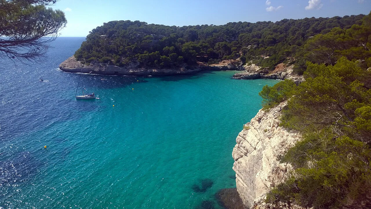Cala Mitjana, Menorca