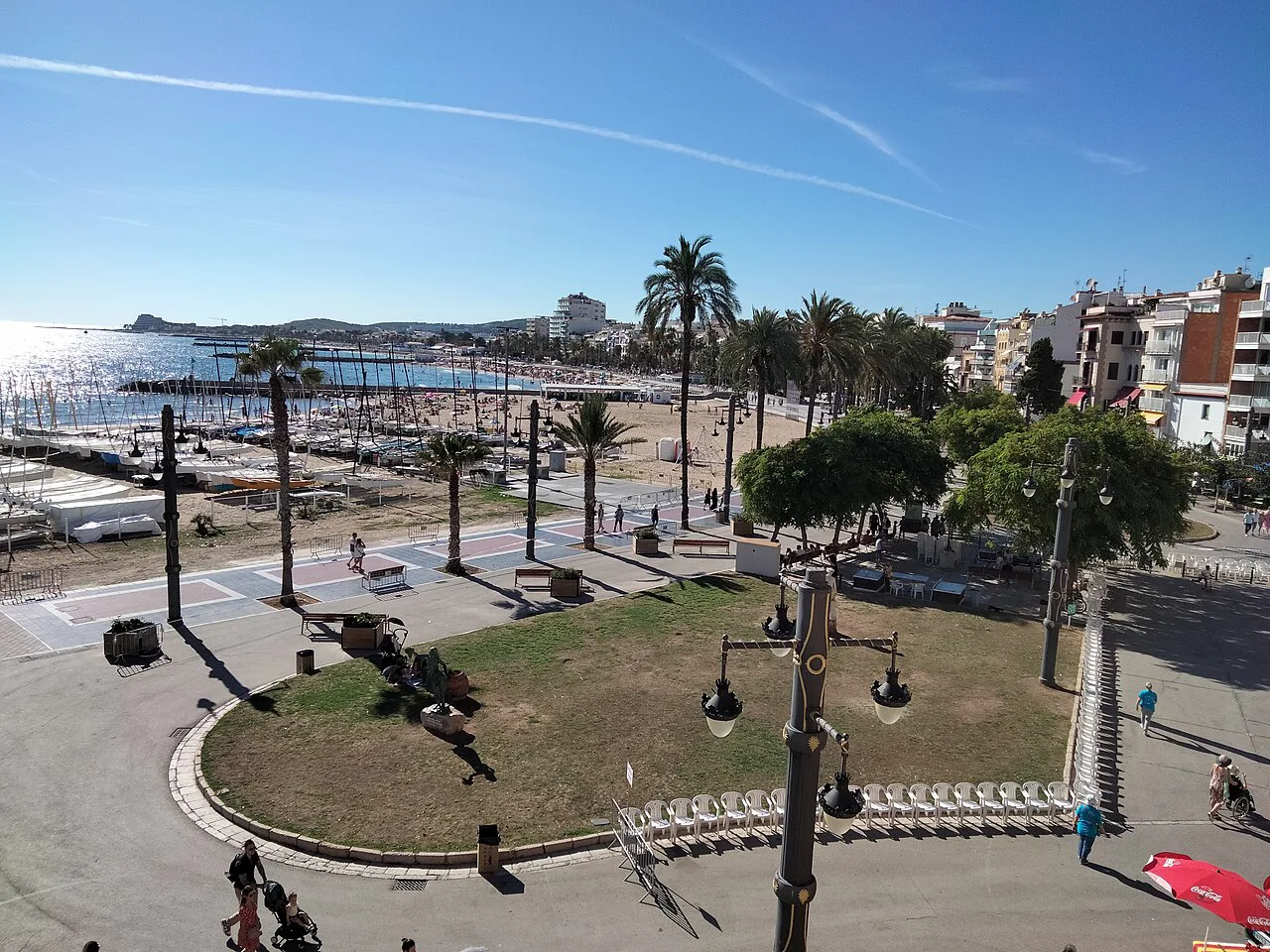 Jardins de la Fragata (Sitges), des de la plaça del Baluard