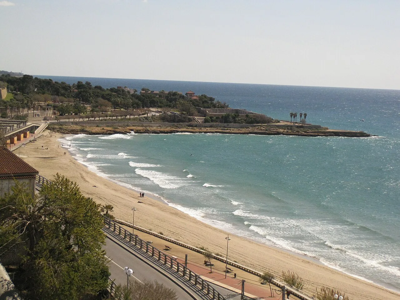 La platja i la punta del Miracle, des del Balcó del Mediterrani, Tarragona